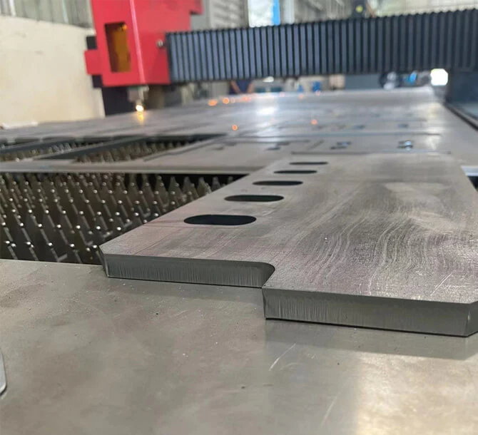 La aplicación de la máquina de corte láser de fibra de chispa de 12kW Remcor en el corte de láminas o tuberías de alta resistencia