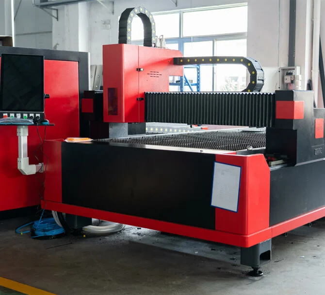 Máquinas de corte láser de alta potencia en el corte de las costillas para el barco