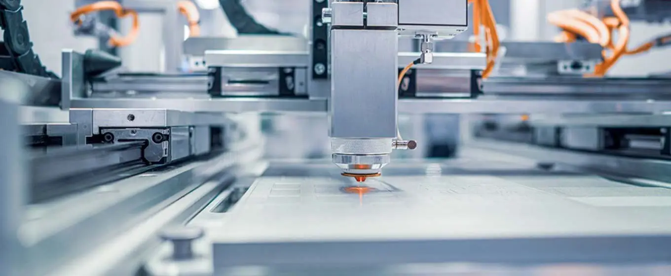 brazo robótico de corte por láser